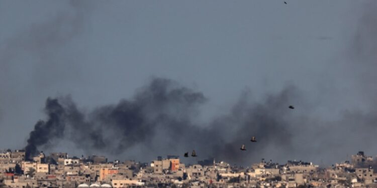 Israel ataca de nuevo el norte y sur de Gaza