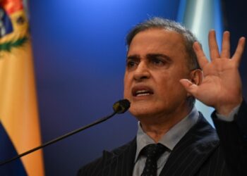 Fiscalía venezolana ordena detenciones por supuestos vínculos con planes conspirativos, incluye a una periodista