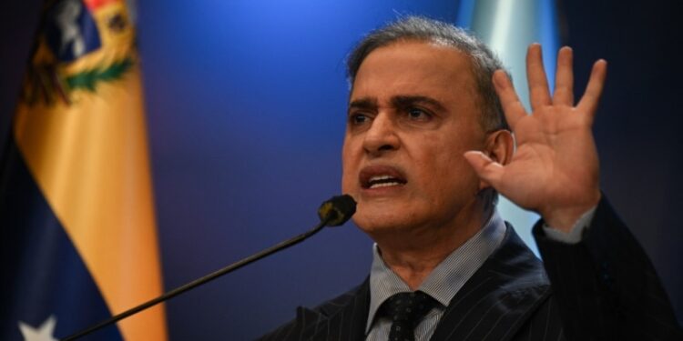 Fiscalía venezolana ordena detenciones por supuestos vínculos con planes conspirativos, incluye a una periodista