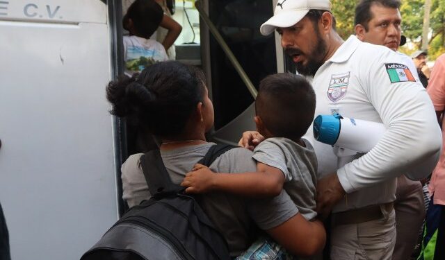 Caravana en el sur y secuestro de migrantes en el norte, la crisis que no cesa en México