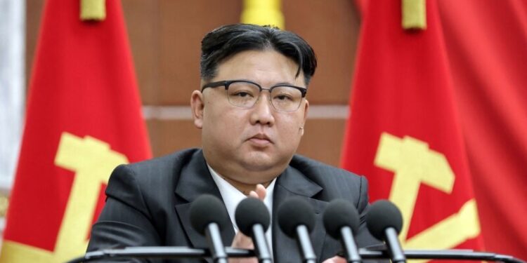 Norcorea dice que probó un dron submarino de ataque nuclear tras maniobras navales rivales