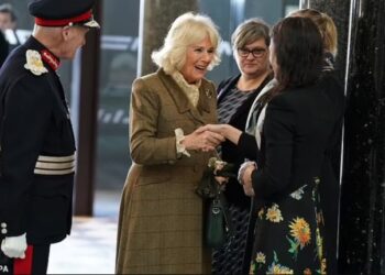 Carlos III está bien, dice Camila sobre el tratamiento de próstata