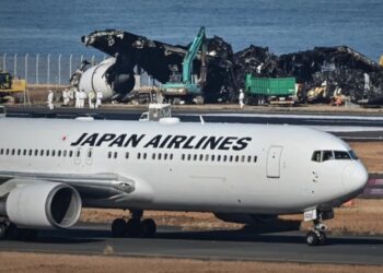 Cancelan más de 400 nuevos vuelos tras el accidente en el aeropuerto de Tokio