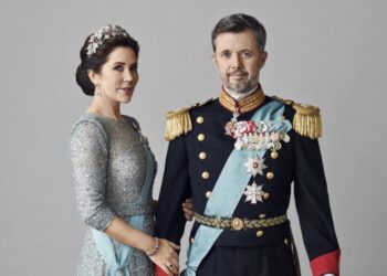 Tiara de rubíes y vestido de diseñador danés: este es el look de Mary de Dinamarca en el retrato oficial como futura reina