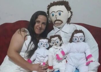 VIDEO: Mujer se casó con un muñeco de trapo y lo acusó de infiel