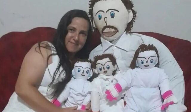 VIDEO: Mujer se casó con un muñeco de trapo y lo acusó de infiel