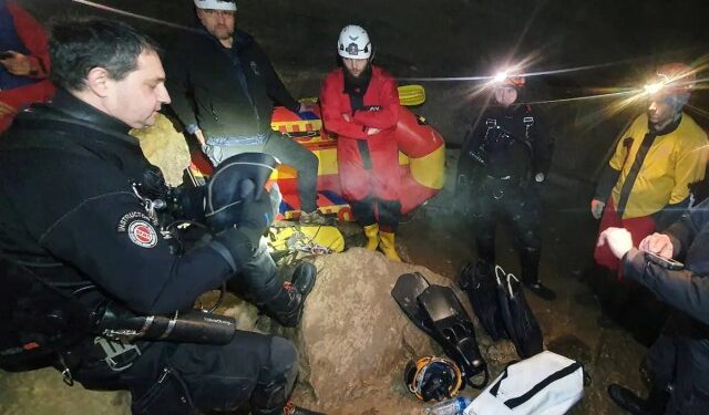 Rescatados con éxito las cinco personas atrapadas en una cueva eslovena desde el sábado