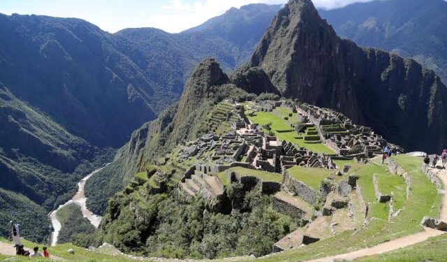 Continúa el paro en Machu Picchu con turistas extranjeros varados