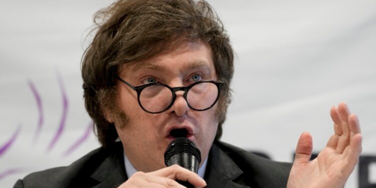 Milei responde a Maduro y lo califica de “empobrecedor”