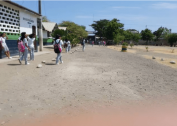 Gobierno de Ecuador suspende clases presenciales tras ola de violencia en el país