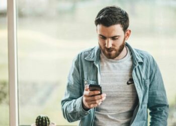 ¿Podrías lograrlo?, empresa de EEUU ofrece 10 mil dólares a quienes logren estar un mes sin usar su celular