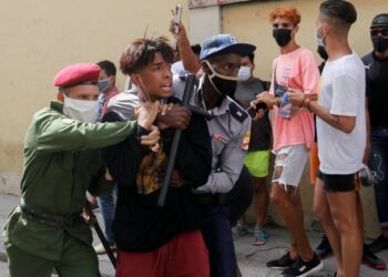Padres de manifestantes presos en Cuba piden al parlamento amnistía para sus hijos