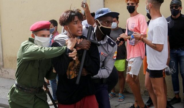 Padres de manifestantes presos en Cuba piden al parlamento amnistía para sus hijos