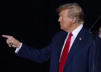 Trump agradeció el apoyo de DeSantis y arremetió contra su rival republicana Haley