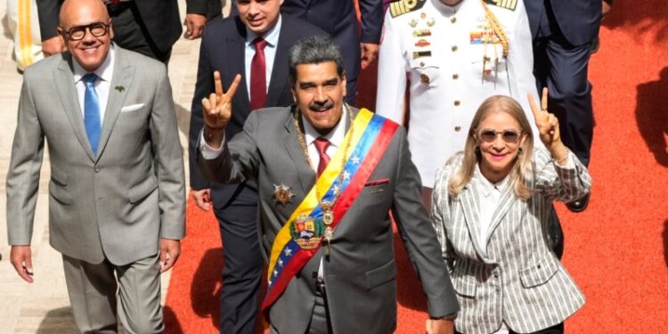 Las 5 principales noticias de Venezuela hoy: Maduro aumenta ingreso mínimo a 100 dólares. Aniversario de la muerte de Oscar Pérez. Y más