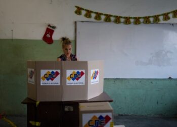 Año electoral en Venezuela: Maduro aún no confirma su candidatura; Machado espera decisión sobre inhabilitación