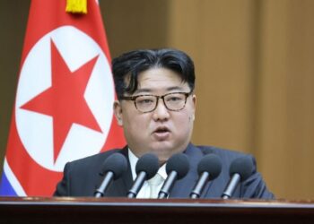Kim pide que se considere a Corea del Sur como «enemigo principal» y advierte de una guerra