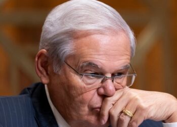 Fiscales añaden acusaciones de soborno al senador estadounidense Bob Menéndez