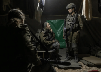 NY Times: Mujeres israelíes combaten por primera vez en el frente de batalla en Gaza