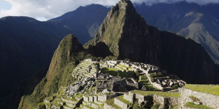 Machu Picchu, la joya del turismo de Perú, luce casi vacía de visitantes en medio de protestas
