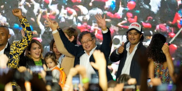 Colombia: Fiscalía acusa a hijo del presidente Gustavo Petro y arranca el juicio en su contra