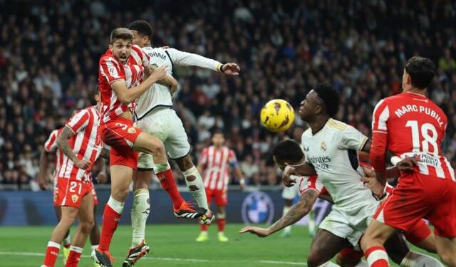 Los audios del VAR que analizaron el polémico gol con el brazo de Vinícius Jr.