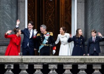 El rey Federico X asume el trono de Dinamarca aclamado por multitud