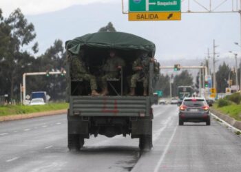 Las Fuerzas Armadas de Perú vigilan los “puntos críticos” de la frontera con Ecuador