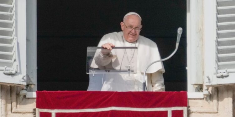 El papa Francisco dice que espera cumplir su promesa de visitar Argentina