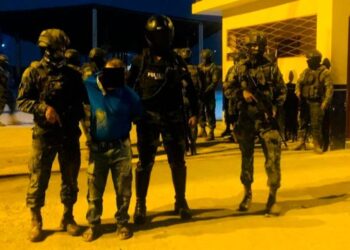 Ejército de Ecuador detuvo a dos “terroristas” en zona fronteriza con Perú