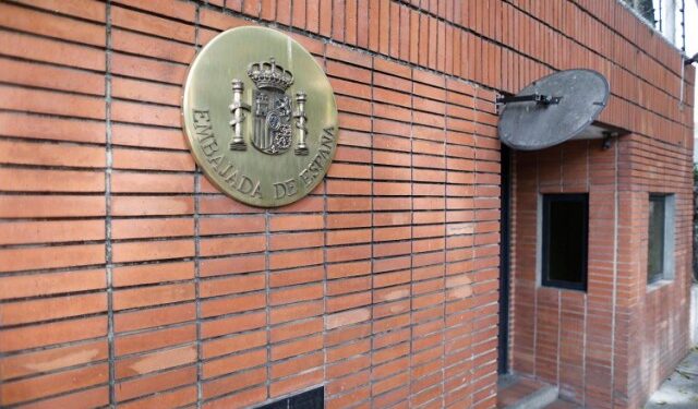 Estas son las ayudas que ofrece España a sus connacionales en Venezuela