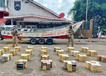 Panamá decomisa más de una tonelada de droga en una lancha y arresta a dos personas