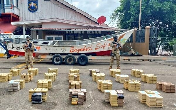 Panamá decomisa más de una tonelada de droga en una lancha y arresta a dos personas