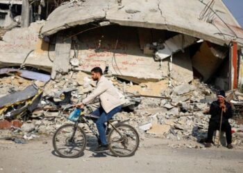 Hamás presiona a Israel con un video que muestra a tres de los 136 rehenes que tienen secuestrados