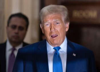 Grupos de votantes de Illinois y Massachusetts buscan retirar a Trump de la boleta electoral de 2024