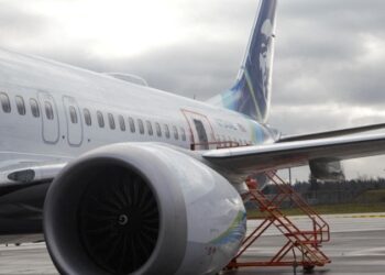 Aerolíneas dicen haber encontrado piezas sueltas al revisar los Boeing Max 9