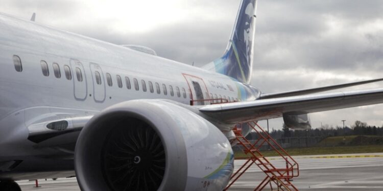 Aerolíneas dicen haber encontrado piezas sueltas al revisar los Boeing Max 9