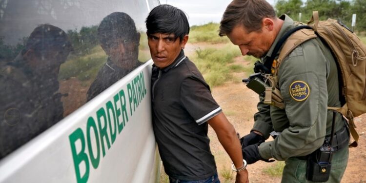 El riesgo de ser ‘runner’ en la frontera sur de EEUU: advierten peligros para quienes huyen de las autoridades