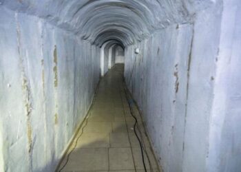 EN FOTOS: el túnel de Hamás donde rehenes israelíes estuvieron retenidos en condiciones inhumanas