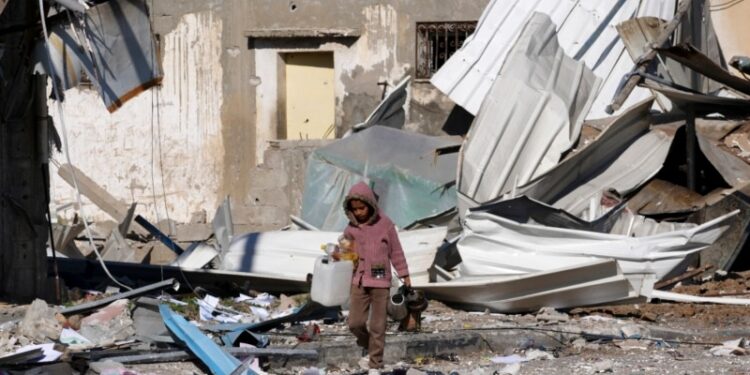 Ataques aéreos israelíes matan a más de 30 palestinos en Gaza