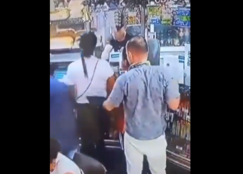 Fiscalía inicia búsqueda de sujeto que robó celular de una mujer en una panadería en Caracas y quedó grabado (VIDEO)