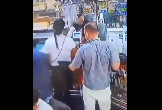 Fiscalía inicia búsqueda de sujeto que robó celular de una mujer en una panadería en Caracas y quedó grabado (VIDEO)