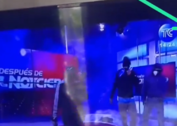 Video VIRAL: accidentalmente se grabó desnuda mientras capturaba escena de secuestro en TV de Ecuador