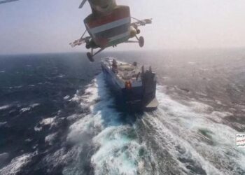 EEUU derriba 21 drones y misiles de los hutíes en mar Rojo, el mayor ataque contra barcos