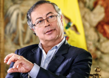 Petro cancela el viaje a Davos por problemas logísticos tras la investidura en Guatemala