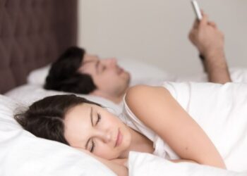 Engañó a su novia con su ex, pero puso una insólita excusa para que no lo descubran