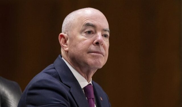 Republicanos de la Cámara de Representantes buscan llevar a juicio político a Alejandro Mayorkas