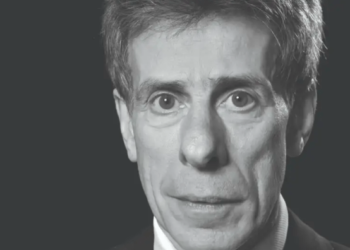 Controversia en Reino Unido: detienen a reconocido director de orquestas por denuncias de delitos sexuales