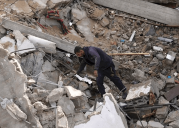 El Ejército israelí hace estallar el principal edificio de la Universidad al Israa de Gaza