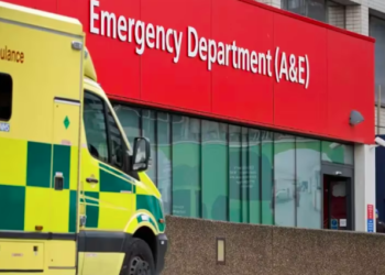 Investigan caso de un niño que murió de hambre tras el fallecimiento de su padre en Inglaterra